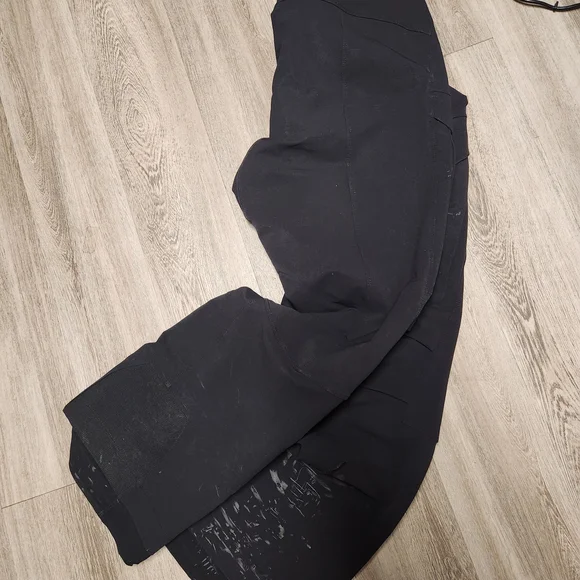 Arc'teryx Men's Black Cargo Pants - Picture 2 of 10